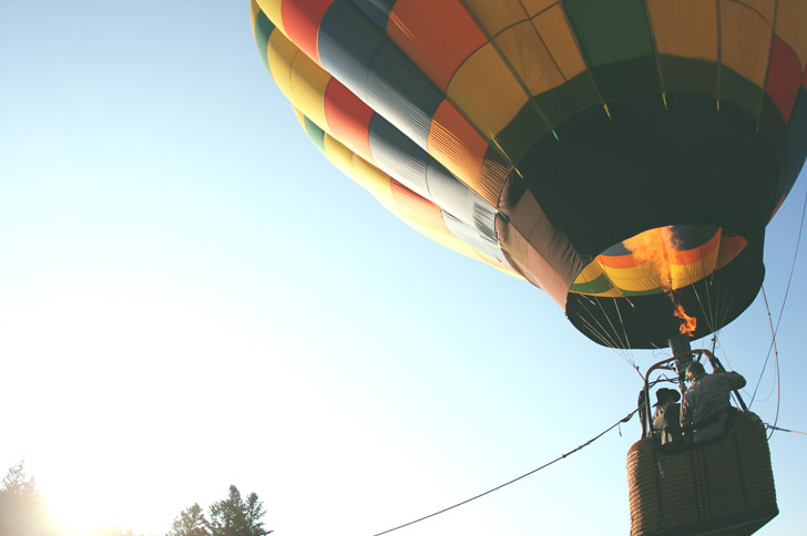 A hot air balloon